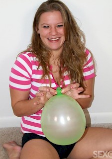 Fattie plays with the balloon