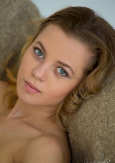 hot and Beautiful blonde Agnes gets naked for you