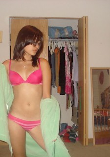 Big tittied GF nude in the bedroom
