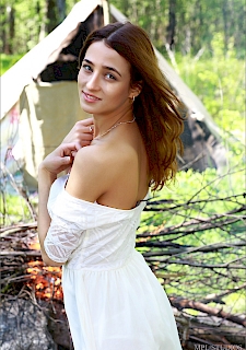 Natural Brunette Layla - Camp Strip