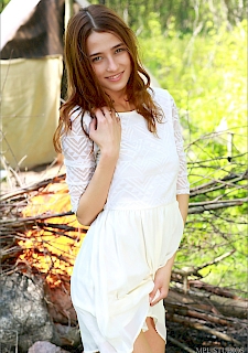 Natural Brunette Layla - Camp Strip