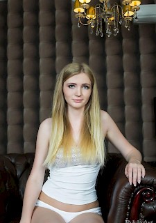 sexy babe Gorgeous blonde teen Launs gives you her amazing pussy