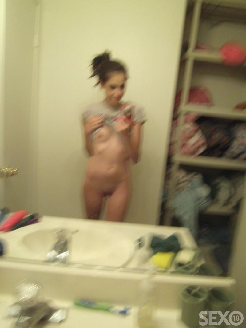 https://sexo18.net/site/assets/files/1666/sexo18-perfect-teen-brunette-is-making-naked-selfie-5.jpg