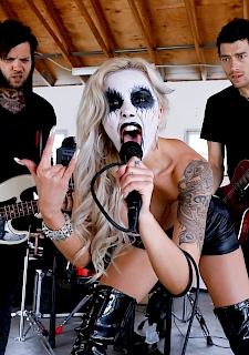 Nina Elle - Rock Band Hardcore