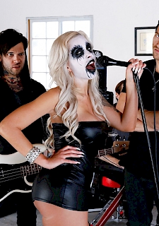 Nina Elle - Rock Band Hardcore