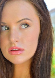 Cute Brunett Girl Masturbating