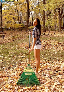 pretty Megan Rossi gets naked while raking leaves