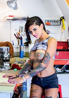 Tattooed Bitch Bonnie Rotten Porn