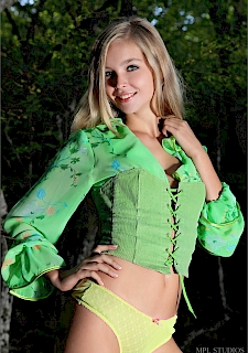Sienna Enchanting Debut