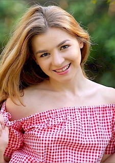 MPL Studios Presents pretty babe Stefani