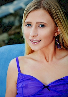 Cute Blonde Lisa Dawn