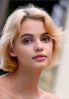 Top Class Blonde Ariel