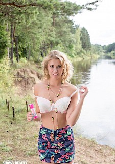 Show Beauty presents cute babe Alisha