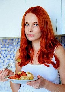 Redhead pretty babe Maria Rubio fingers herself in the kitchen