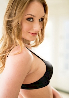 Daisy Stone