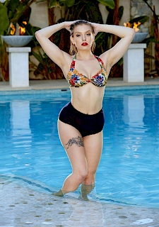 outdoor bikini babe Giselle Palmer gets wet