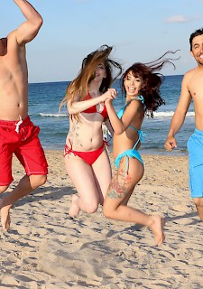 Gina Valentina private holiday photos