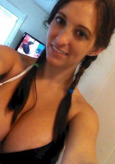 sexy Amateur self-shooting in sexy outfits